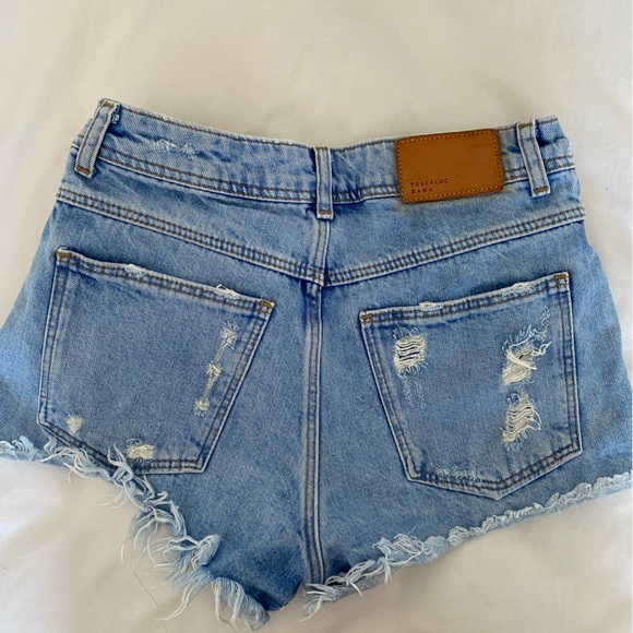 ZARA ripped jeans shorts - Picture 2 of 4
